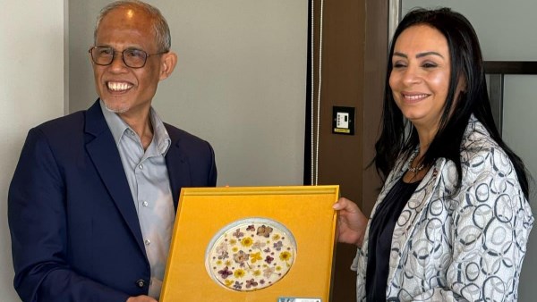 مايا مرسي تبحث مع وزير الأسرة السنغافوري تبادل الخبرات ودور مصر تجاه غزة