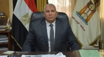 محافظ الوادي الجديد يعتمد جداول امتحانات نهاية العام لصفوف النقل والإعدادية