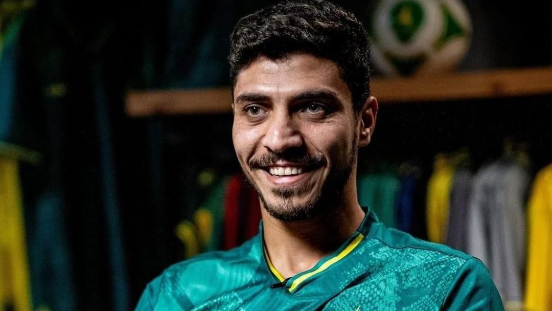 محمد شريف يصل إلى القاهرة.. هل وقع للزمالك؟