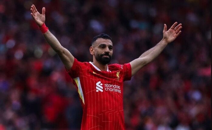 محمد صلاح ينقذ ليفربول من السقوط في ليلة التتويج بلقب الدوري الإنجليزي «فيديو»
