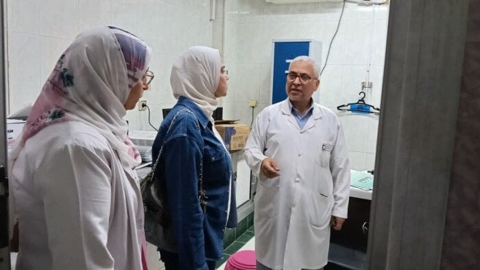 مدير تأمين القليوبية يُحسن بيئة العمل في العيادات والمستشفيات