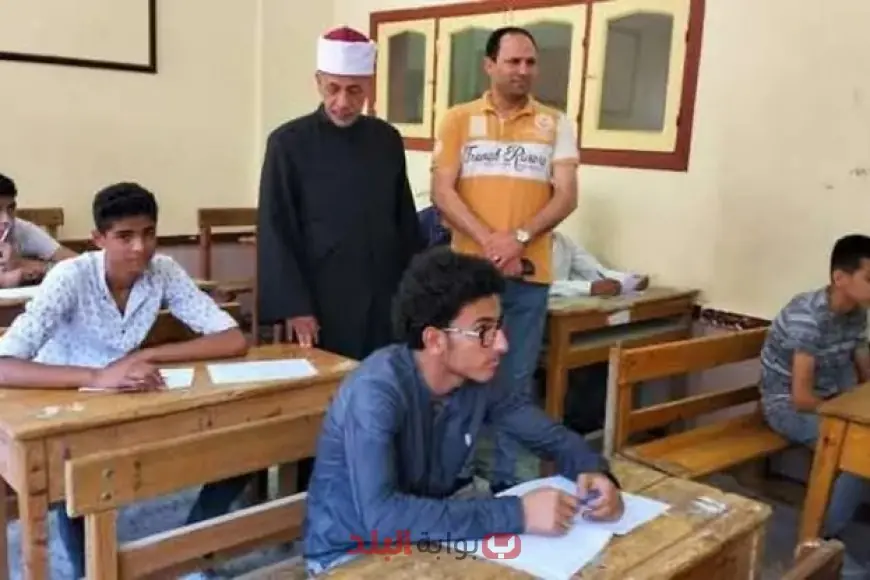 نموذج امتحان اللغة الإنجليزية الصف الثالث الثانوي الأزهري 2025 علمي بنظام البوكليت