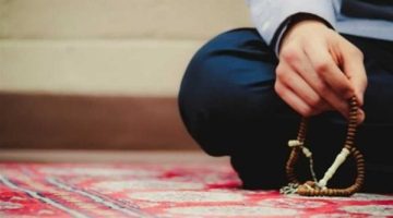 هل ترديد الأذكار والتسبيح بسرعة ينقص الثواب.. أمين الفتوى يجيب
