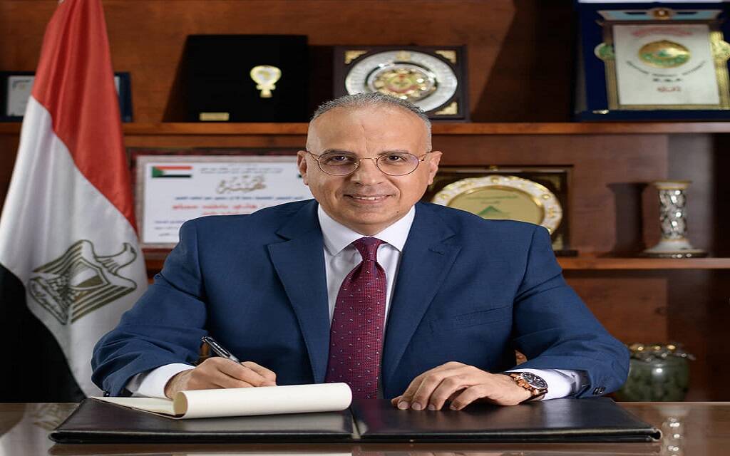 وزير الري يبحث حالة المنظومة المائية وأعمال تطهيرات الترع
