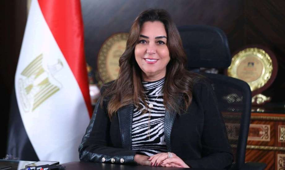 وزيرة التنمية المحلية توجه بتنفيذ مرور ميداني للأمانة الفنية لمنظومة تراخيص المحال العامة علي المحافظات