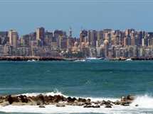 بعد العاصفة الرعدية.. مطالب بالتعامل بجدية مع التحذيرات الدولية لغرق الإسكندرية وفوران البحر