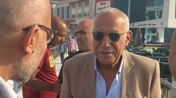 أول ظهور لحسين لبيب بعد الوعكة الصحية فى عزاء والدة عمرو الجنايني