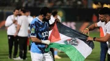 مهند لاشين يرفع علم فلسطين خلال احتفالات بيراميدز بأول لقب أفريقي ..صور