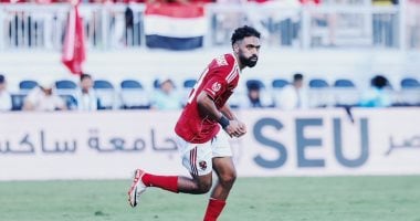 حسين الشحات يفاضل بين عروض قطرية وإماراتية للرحيل عن الأهلي