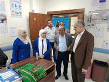 للاطمئنان على الخدمة الطبية خلال العيد.. رئيس جامعة أسوان يتفقد المستشفى الجامعي