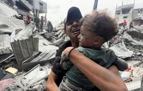 50 شهيدًا في غزة خلال ساعات.. وقصف إسرائيلي يستهدف مدارس وخيام نازحين