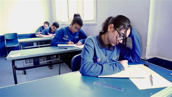 "أمهات مصر" في ثالث أيام امتحانات الإعدادية: سهولة انجليزي القاهرة والدقهلية.. وصعب في الجيزة
