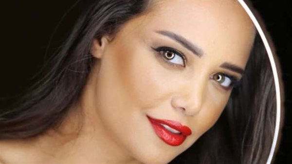 إصابة الفنانة راندا حافظ بجلطة في الرئة بعد ولادة طفلها الأول