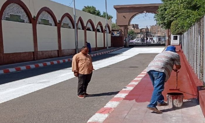 إعادة دهان وترميم البلدورات والأسفلت بمسجد سيدي عبد الرحيم القنائي وضواحيه