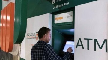 البنوك تغذي ماكينات الصراف وتلبي الطلب على فكة عيد الأضحى