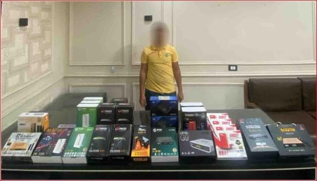 الداخلية تداهم محل لبيع أجهزة الريسيفر المعُدة لفك شفرات القنوات الفضائية