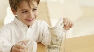 العيدية الرقمية: من النقود الورقية إلى التحويلات الذكية