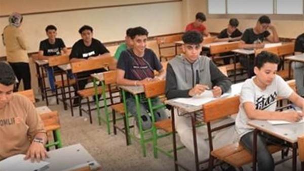 انتهاء امتحان الجبر والإحصاء لطلاب الشهادة الإعدادية بالجيزة