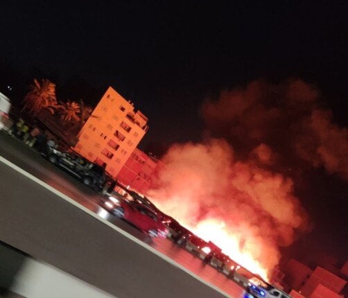 بالفيديو.. حريق هائل في سوق السيراميك بمؤسسة الزكاة في المرج