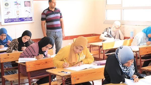 تداول امتحان الإنجليزي لـ الشهادة الإعدادية الترم الثاني 2025 بالقاهرة