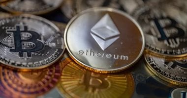 تعرف على أسعار العملات المشفرة اليوم.. “بيتكوين” ترتفع بعد موجة خسائر