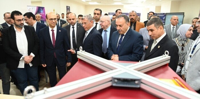 رئيس جامعة أسيوط يشيد بمشروعات وكالة الفضاء المصرية ودورها في دعم علوم الفضاء