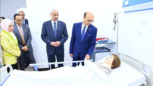 رئيس جامعة أسيوط يفتتح أعمال التطوير والإنشاءات الجديدة بكلية التمريض