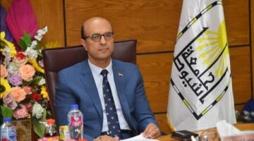 رئيس جامعة أسيوط يكلف الدكتور علاء عبدالحفيظ قائمًا بعمل عميد كلية التجارة