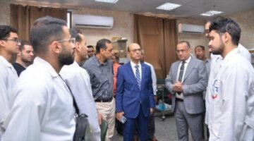 رئيس جامعة أسيوط يلتقي شباب الأطباء بمستشفى الإصابات ويوجّه بحزمة من الإجراءات لتحسين بيئة العمل
