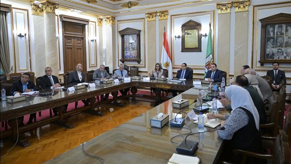 رئيس جامعة القاهرة: الحفاظ على الهوية البصرية للجامعة يعكس عراقة تاريخها