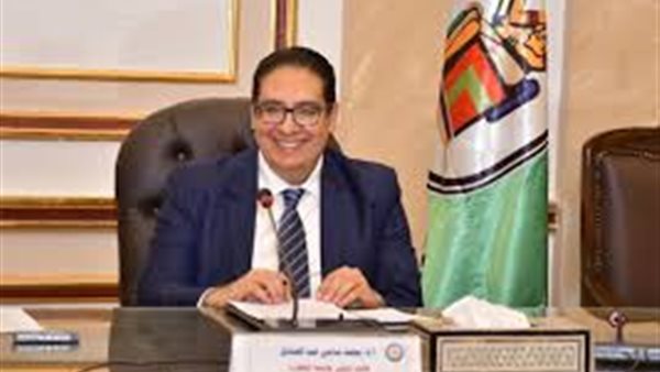 رئيس جامعة القاهرة يشدد على ضرورة وضع خطة تنفيذية موحدة لتطبيق الهوية البصرية