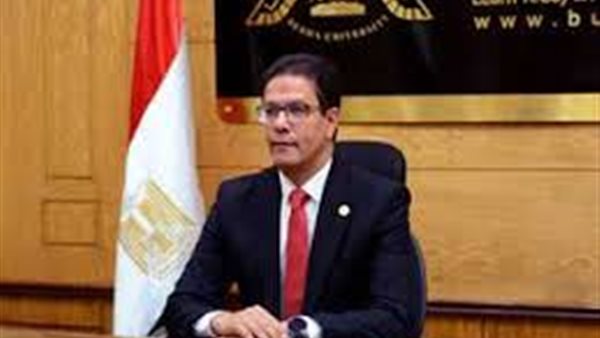 رئيس جامعة بنها يتفقد أعمال التطوير بمجمع الخدمات والادارة الطبية