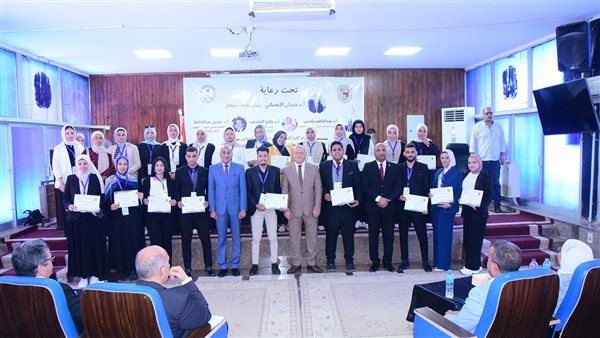رئيس جامعة سوهاج يشهد المؤتمر الأول للأبحاث الطلابية بكلية العلوم