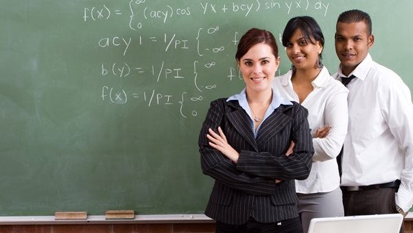 عاجل| مسابقة لتعيين 9354 "معلم مساعد" مادة "اللغة الإنجليزية".. موعد التقديم