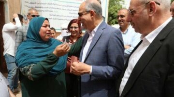 «غير الفكر المتوارث».. محافظ المنيا يقترب من المواطنين بأسلوب قيادي جديد