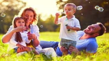 لحظات لا تقدر بثمن.. كيف تصنعين ذكريات رائعة مع طفلك؟