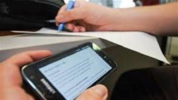 لحيازة هاتف محمول.. تفاصيل إلغاء امتحان طالب إعدادي بدمياط