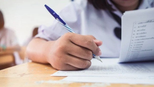 متحدث التعليم يحذر من عقوبة تصوير ورق الامتحانات في اللجان «فيديو»