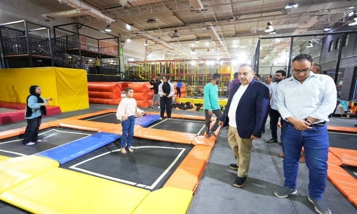 محافظ أسيوط يشارك أبناء داري الحنان والصفا للأيتام احتفالات عيد الأضحى