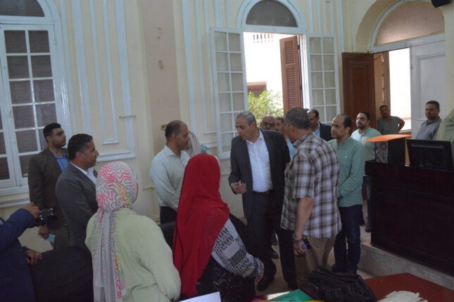 محافظ الغربية يتابع ملفات التصالح ويتفقد انتظام العمل وجودة الخدمات المقدمة للمواطنين