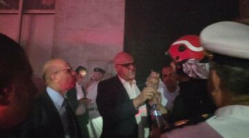 محافظ القليوبية ومدير الأمن يتابعان أعمال السيطرة على حريق مصنع ميدان الحادثة