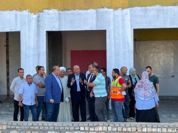محافظ قنا يتفقد مشروع تطوير ميدان المحطة ويؤكد نسعى لمدينة خضراء صديقة للبيئة