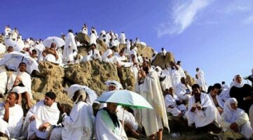 هل يجوز للحاج مغادرة عرفات قبل غروب الشمس؟.. الإفتاء تجيب