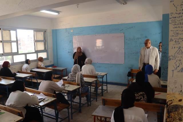 هواتف داخل اللجان وغش إلكتروني.. تفاصيل يوم ساخن بامتحانات الإعدادية اليوم في المنوفية