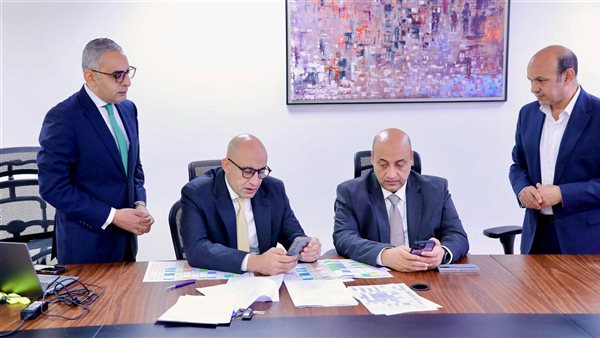 وزير التعليم يتابع امتحانات الدبلومات الفنية من غرفة العمليات المركزية