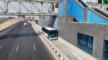 يبدأ من 5 جنيهات.. تعرف على أسعار تذاكر ركوب الأتوبيس الترددى بعد تشغيله
