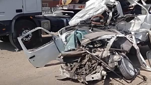 تصادم مروع بين سيارتي ميكروباص على الطريق الإقليمي يسفر عن 6 وفيات و9 مصابين
