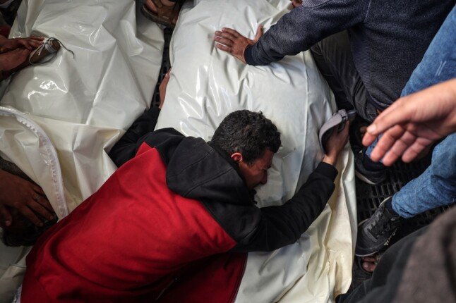 15 شهيدًا في قصف للاحتلال الإسرائيلي على حيي النصر والزيتون بمدينة غزة
