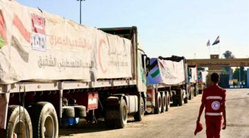 استئناف إدخال شاحنات المساعدات إلي قطاع غزة