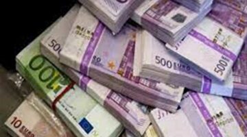 في عطلة البنوك.. سعر الدولار الآن أمام الجنيه والعملات العربية والأجنبية الجمعة 15 أغسطس 2025